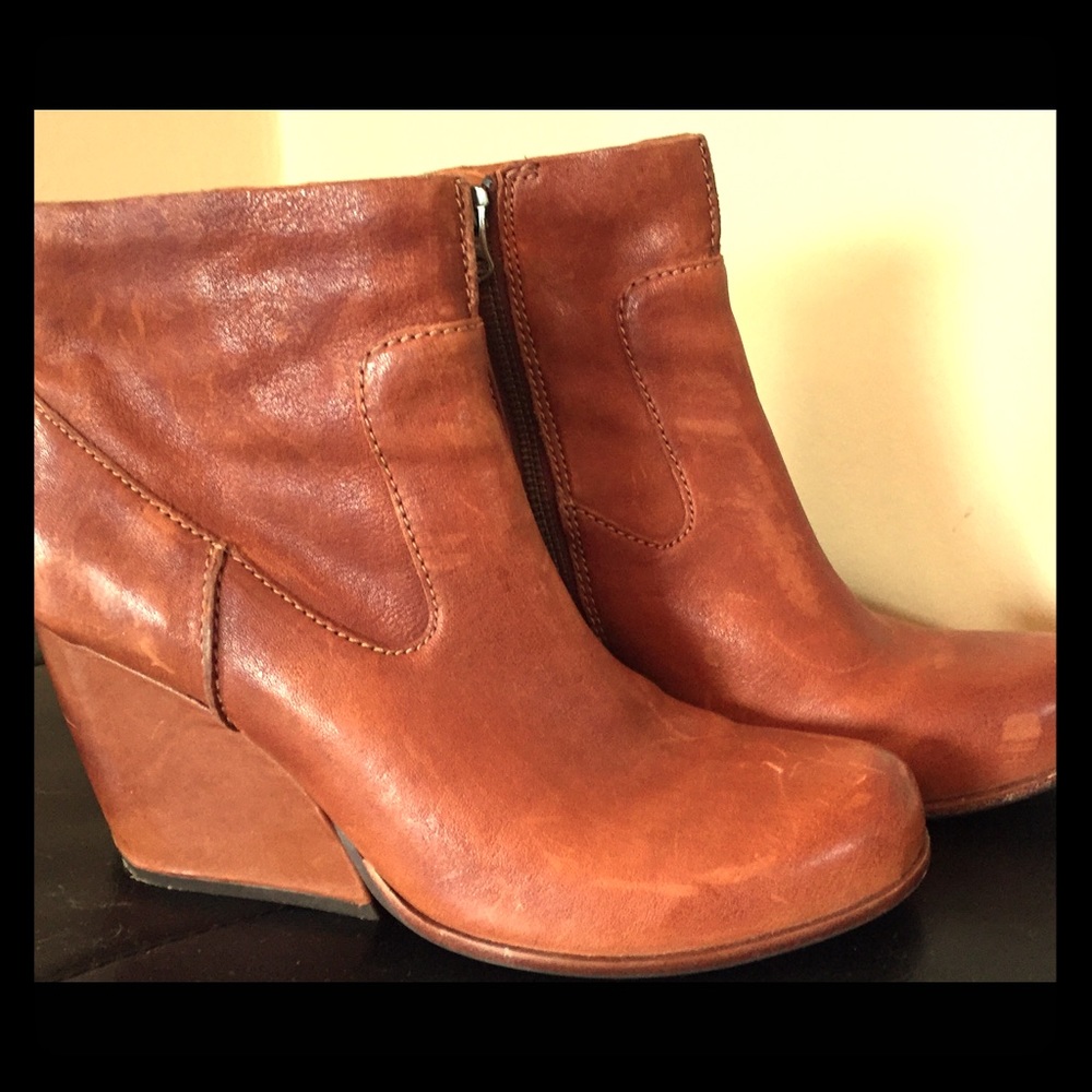 Perfectly comfortable and great condition.